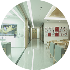 患者戴牙當(dāng)天可在院內(nèi)及時(shí)調(diào)改假牙